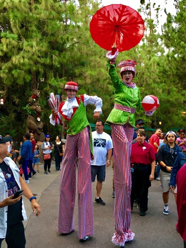 Juggling and Clowning Elves Juggling and Clowning Elves